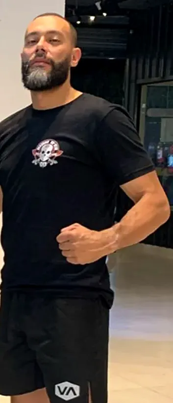 Professor Douglas, faixa-preta da equipe G13 BJJ